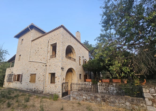 Naturstein-Landhaus mit Garten - HaKAR758