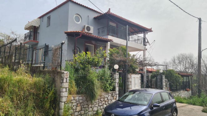 Detached two-family village home in Mani - HaKUL688