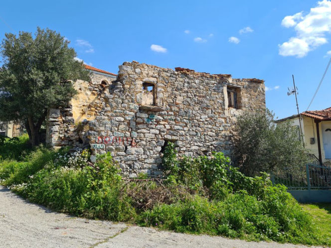 Ruin of a stone house in Mani - SoKAR687