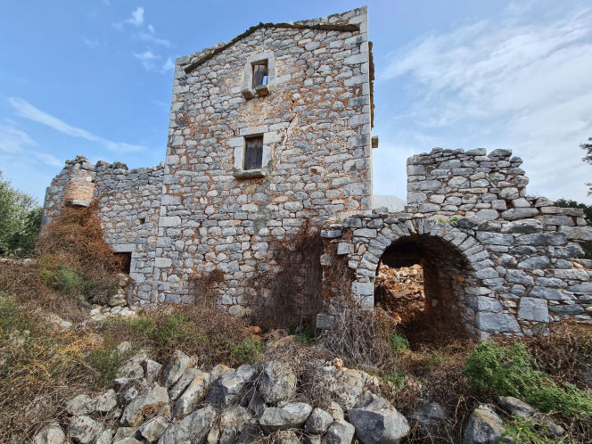 Ruine einer maniotischen Residenz zur Restauration - SoPirgD742