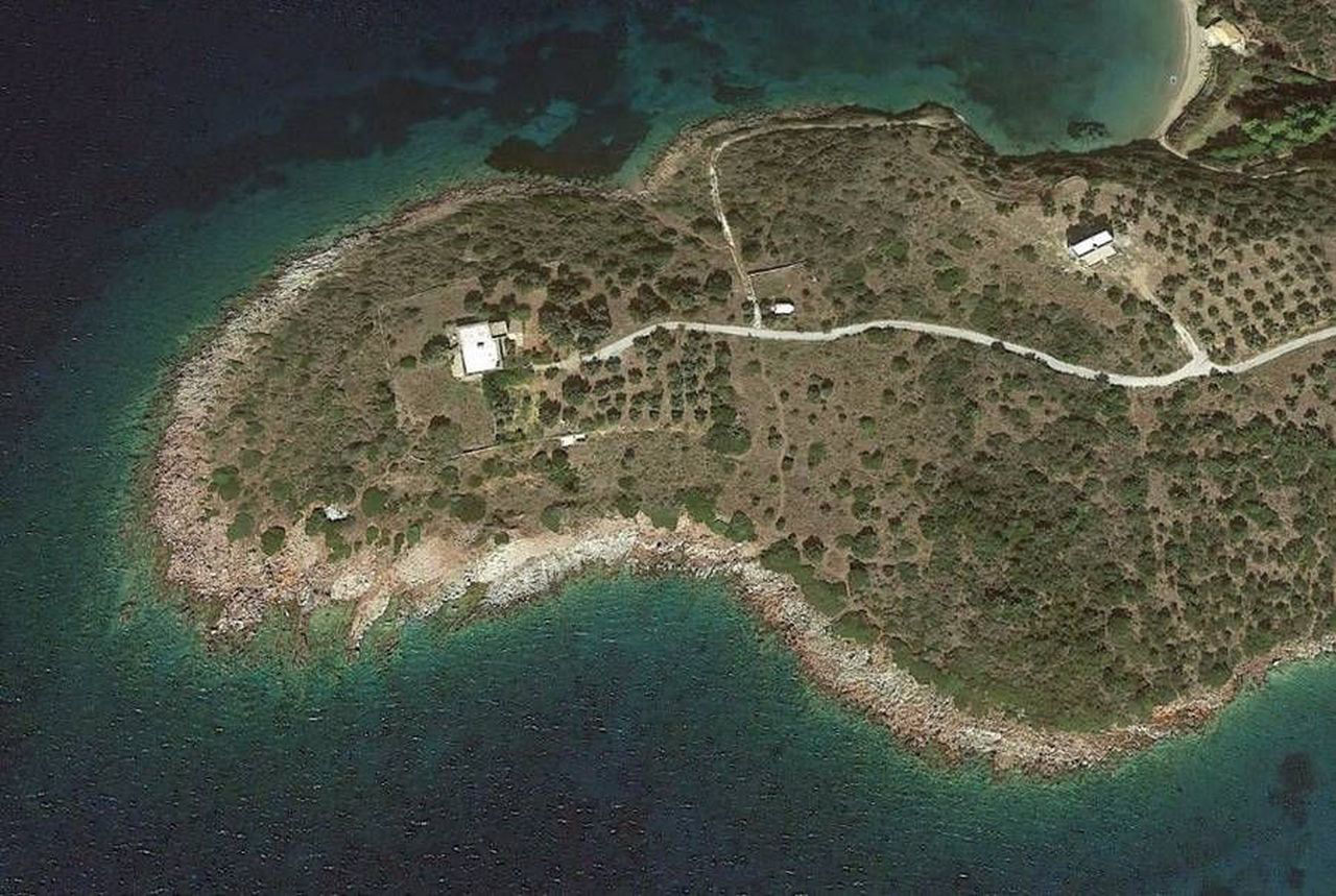 Peninsula with house in Mani LaPG363