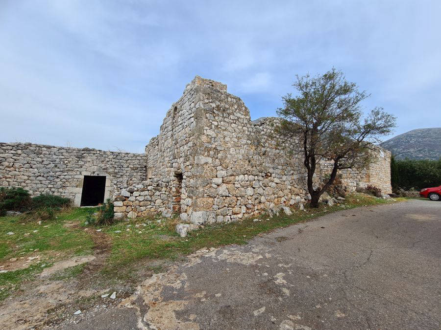 Old stone house for renovation in Mani SoAGG684