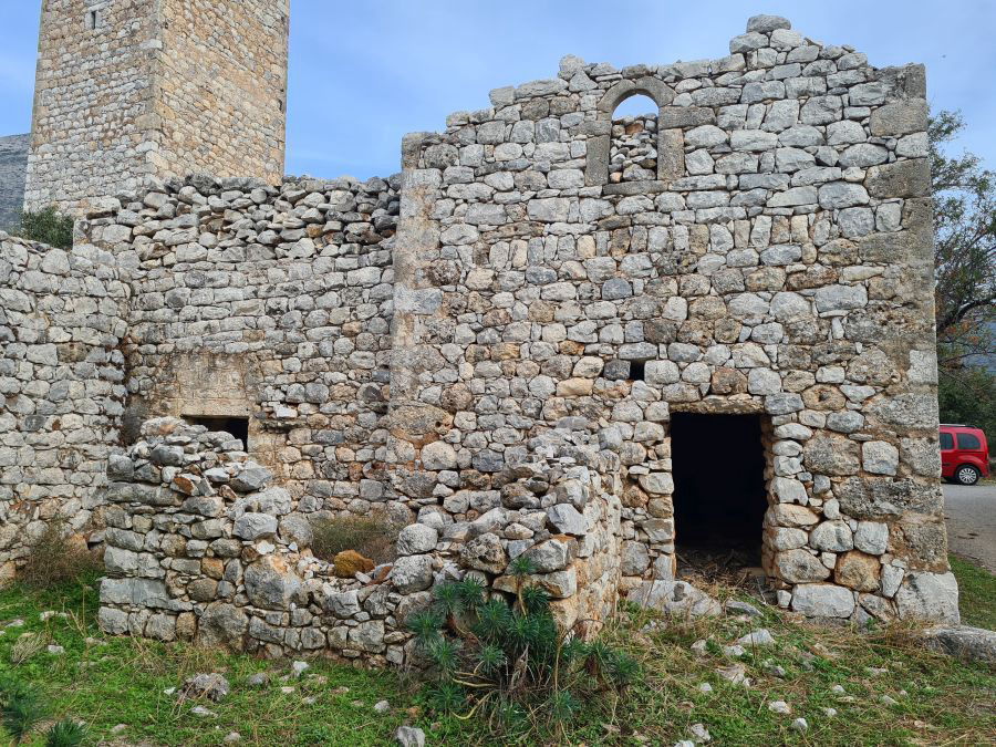 Old stone house for renovation in Mani SoAGG684