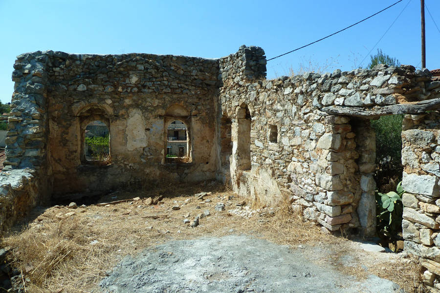 Stone house ruin in Mani SoKarv607