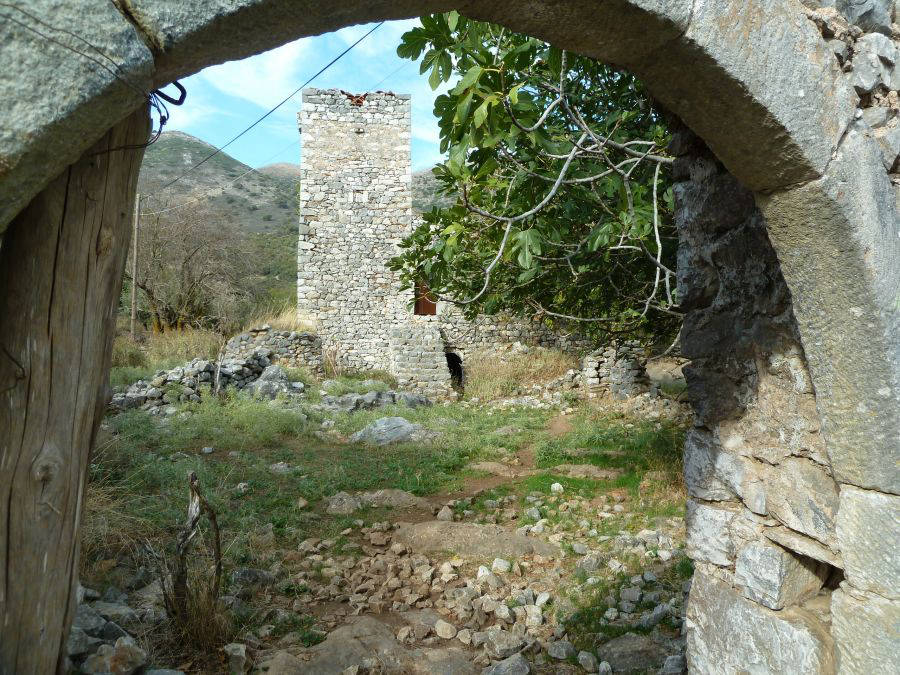 Tower house for renovation in Mani - SoPyr512