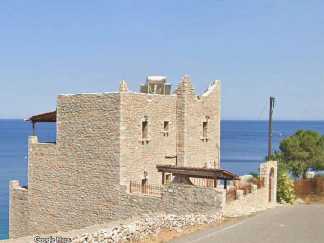 Sea front stone house in Mani - ViKO778