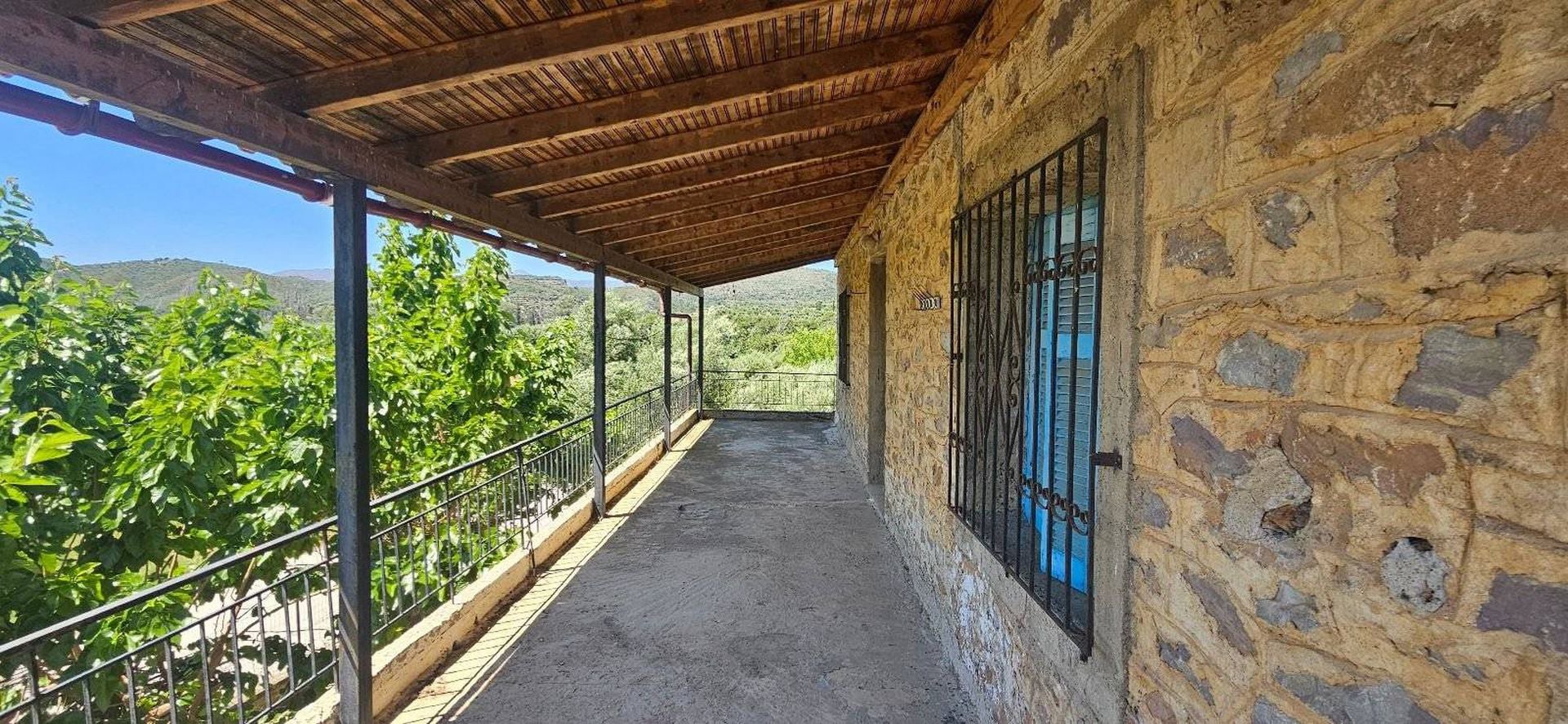Two storey country home in need of renovation near Gythio - HaPETR799