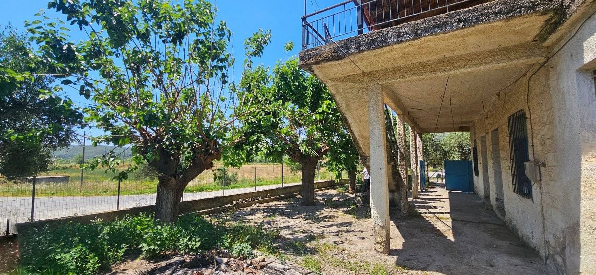 Two storey country home in need of renovation near Gythio - HaPETR799