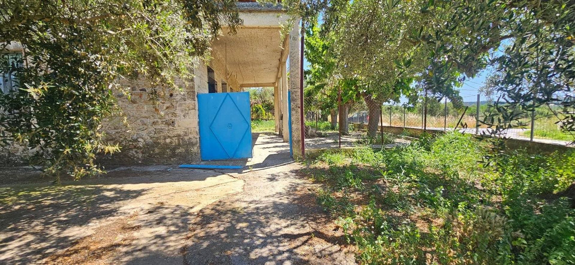 Two storey country home in need of renovation near Gythio - HaPETR799