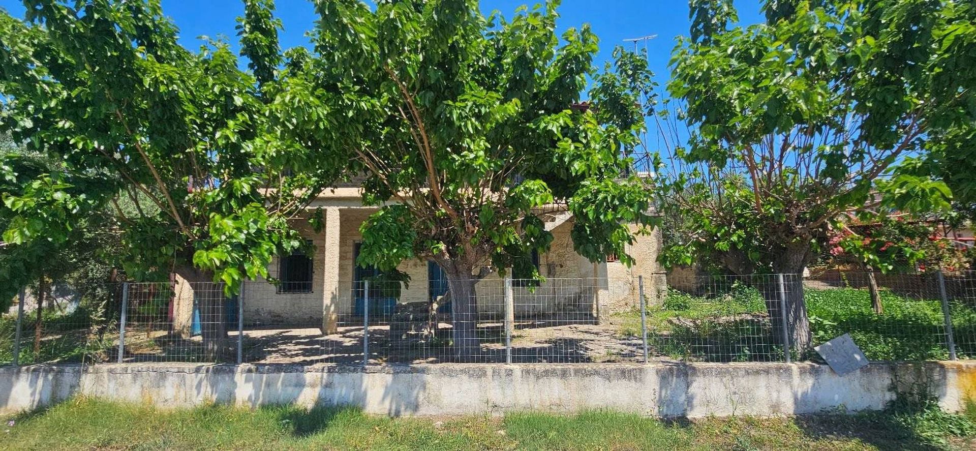 Two storey country home in need of renovation near Gythio - HaPETR799