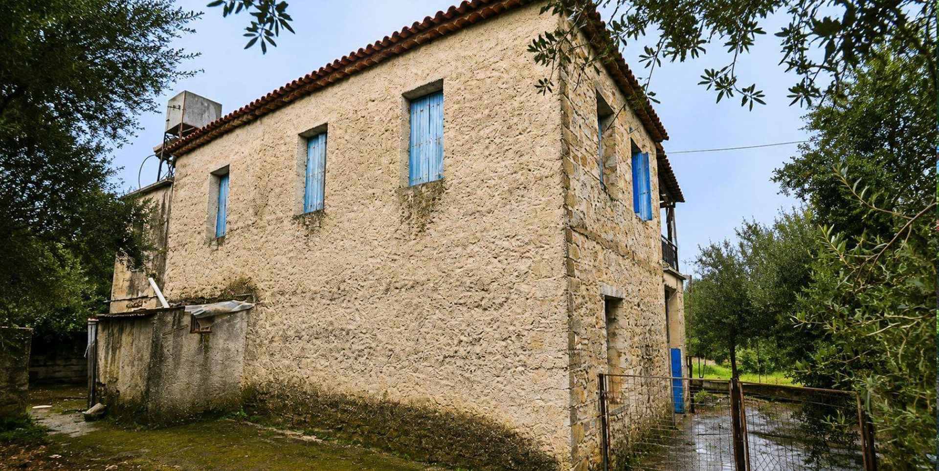 Two storey country home in need of renovation near Gythio - HaPETR799