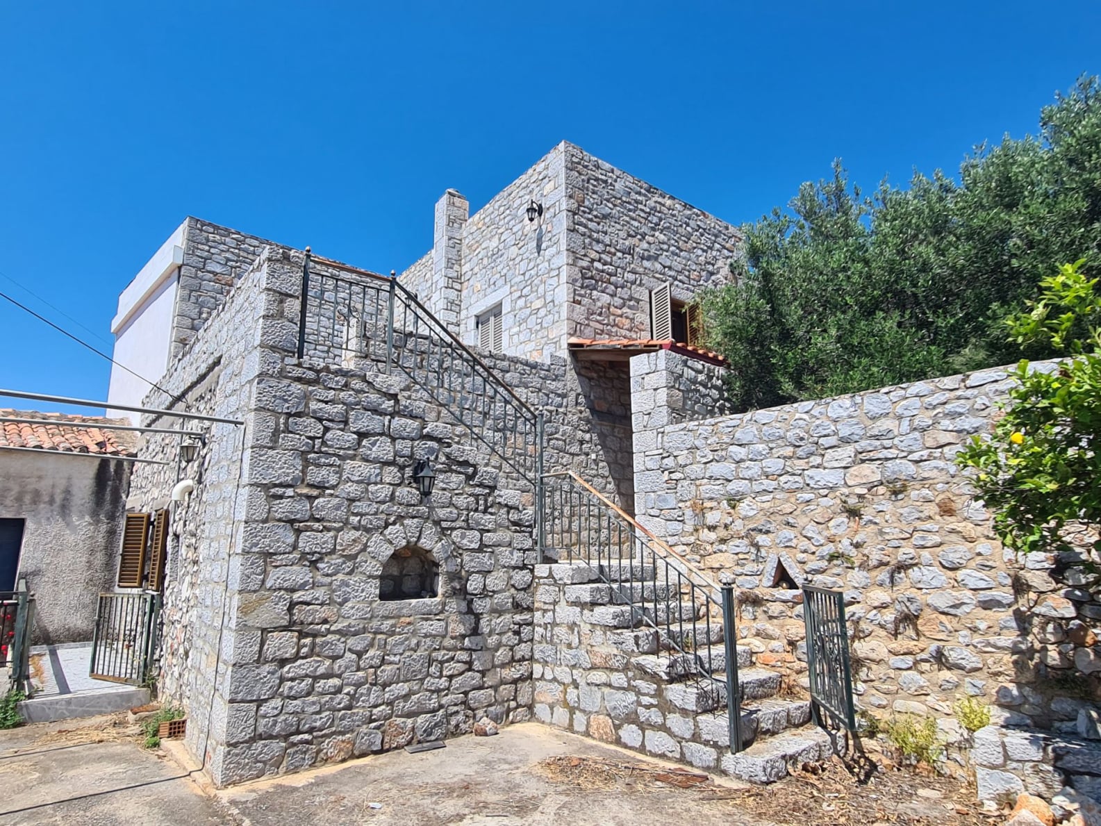 Traditional village home in Mani with sea views - HaVAM446