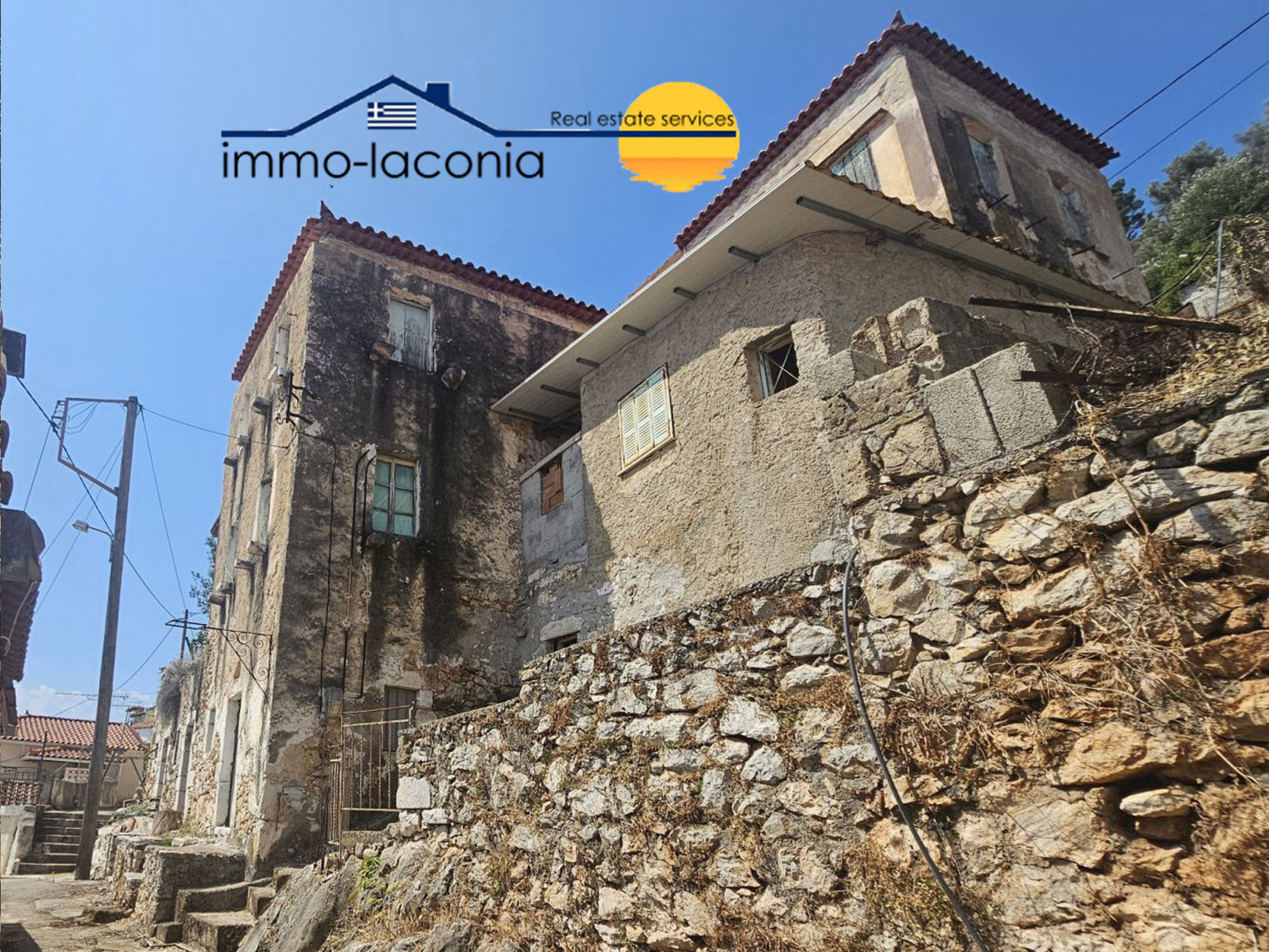 Hillside townhouse in Gythio for renovation - SoGyAk773