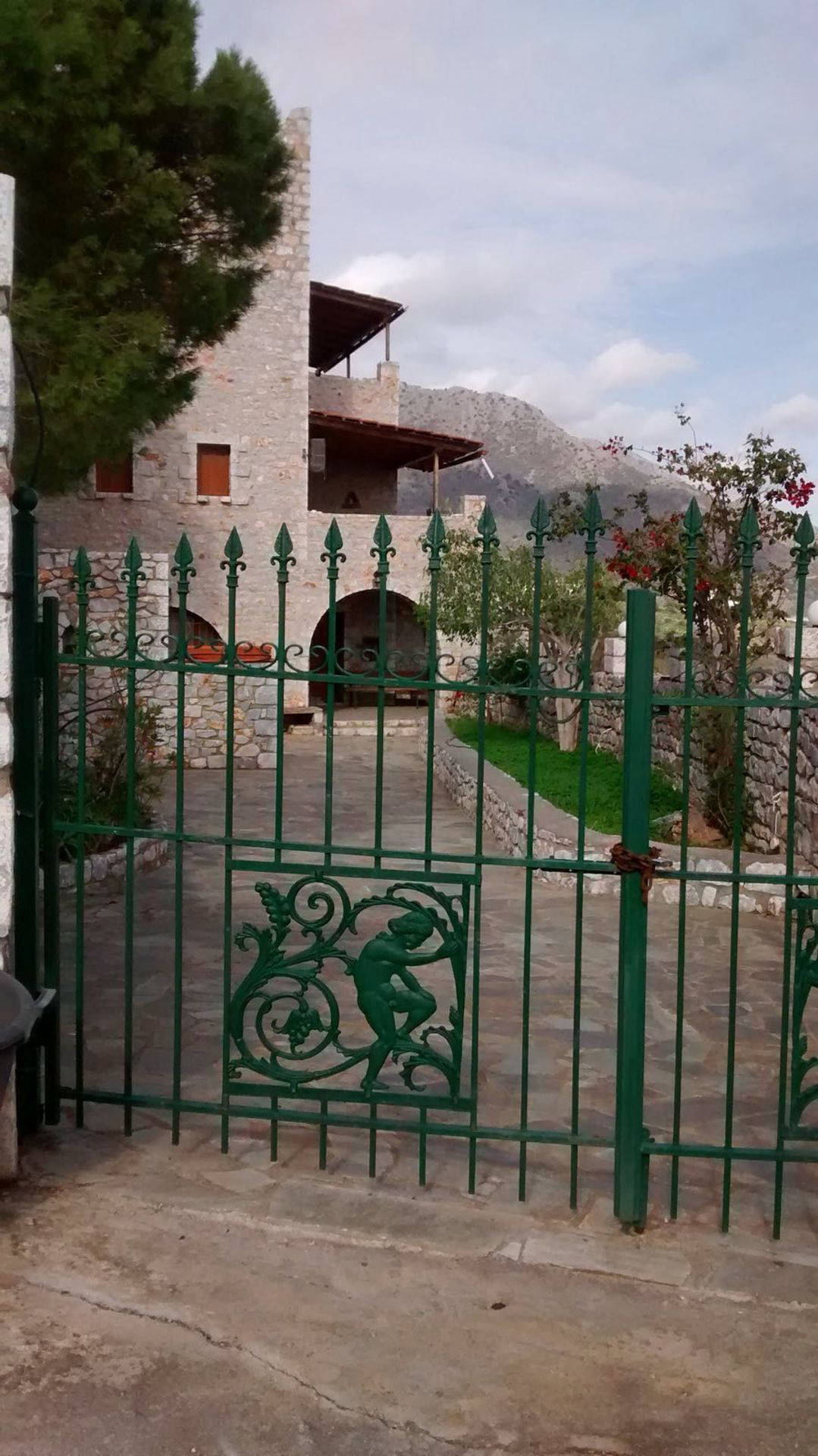 Sea front stone house in Mani - ViKO778