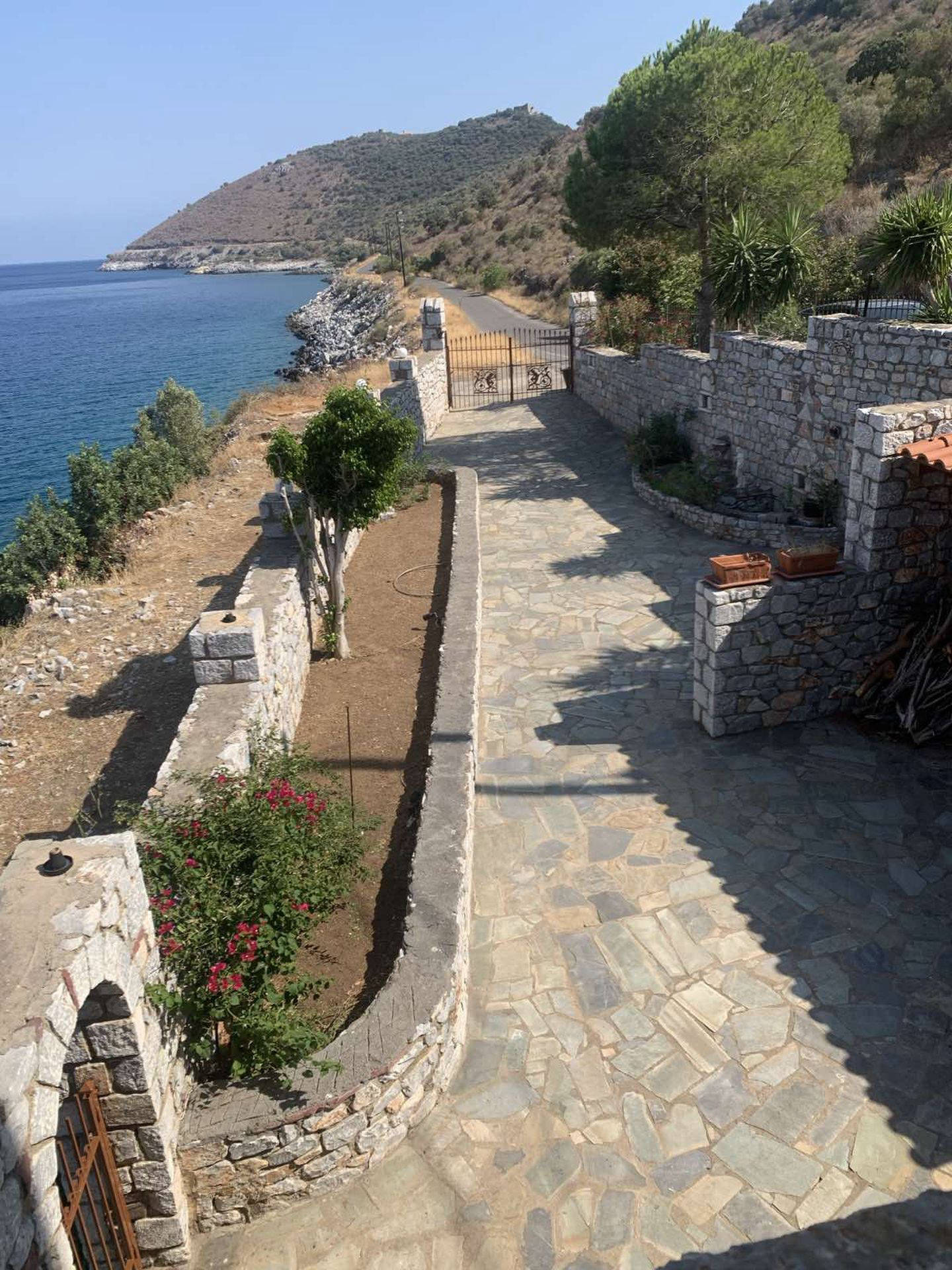 Sea front stone house in Mani - ViKO778