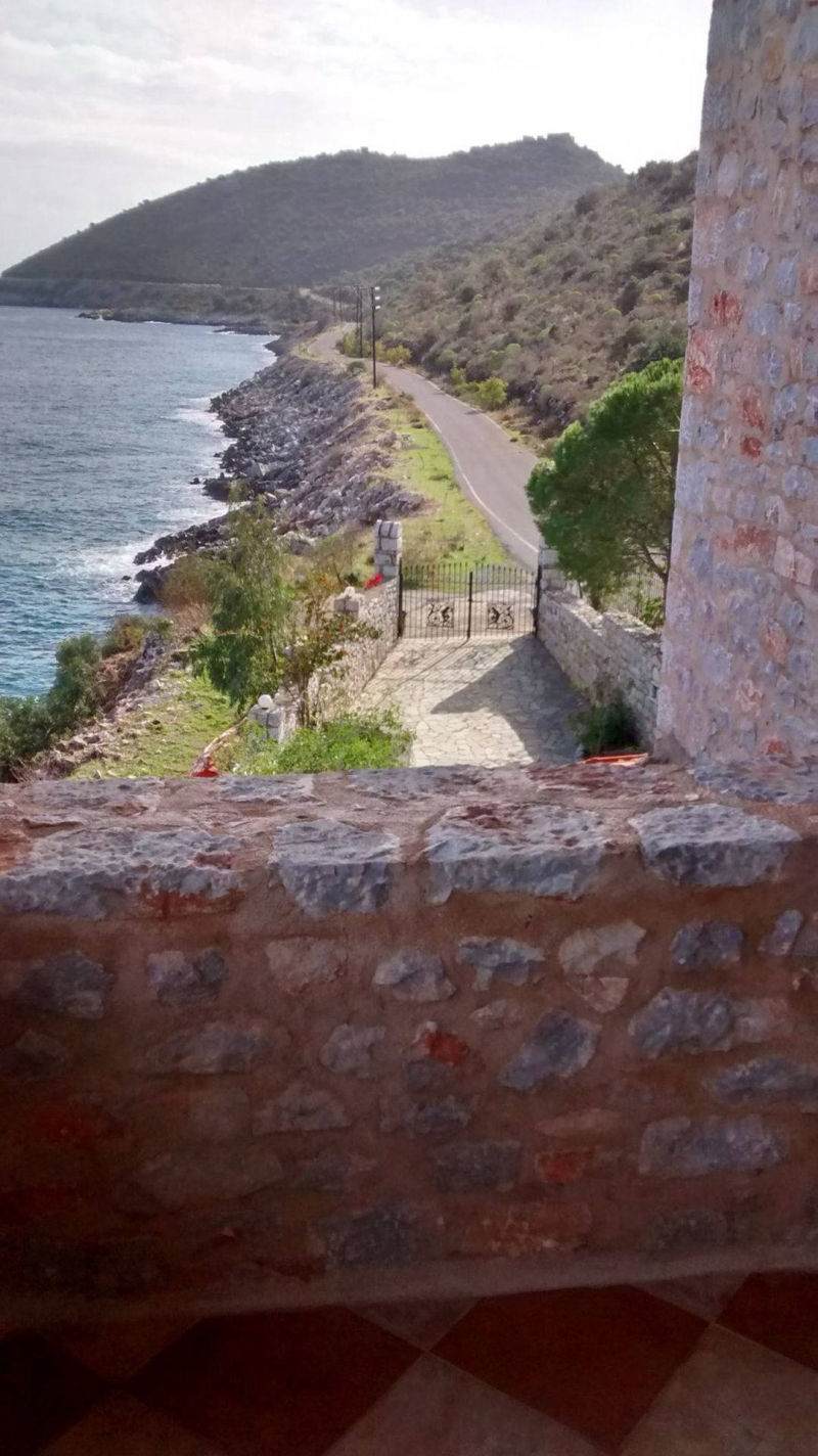 Sea front stone house in Mani - ViKO778