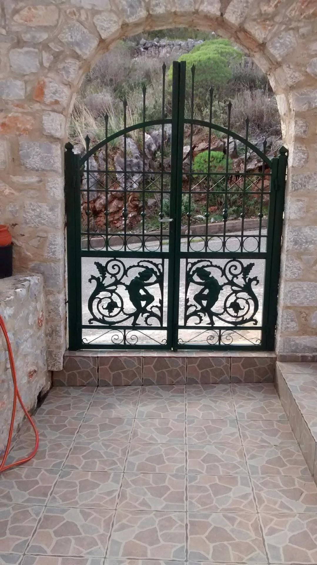 Sea front stone house in Mani - ViKO778