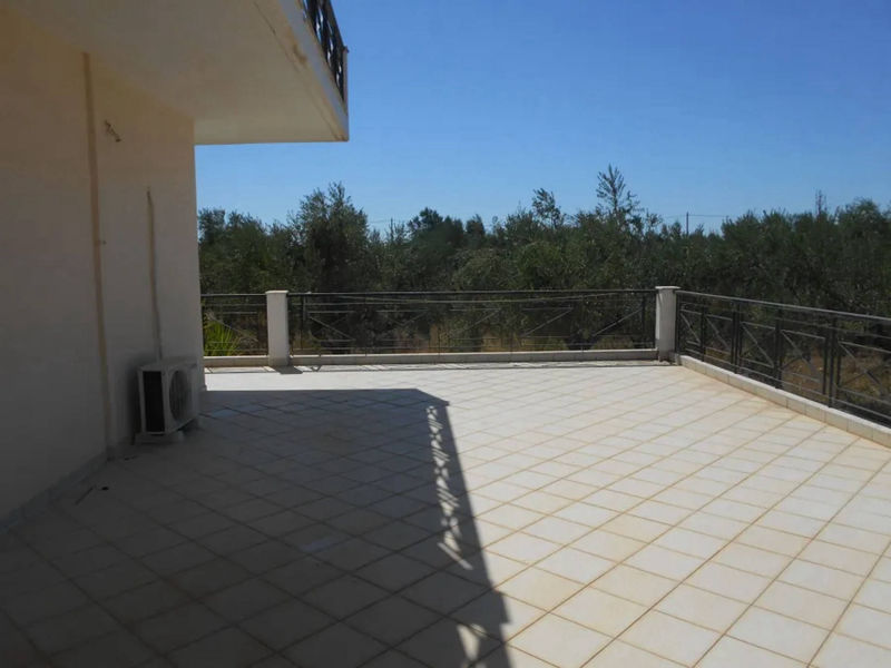 Villa with outbuildings on a 3.5 ha plot adjoining at the beach - HaMav469