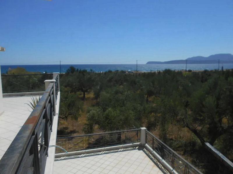 Villa with outbuildings on a 3.5 ha plot adjoining at the beach - HaMav469