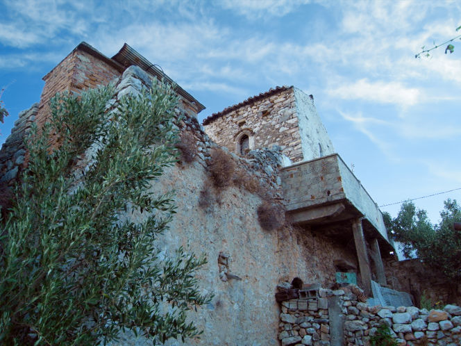 Old village house for renovation in Mani - SoKar218